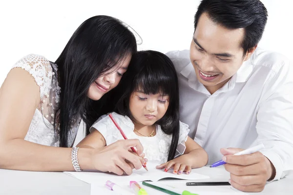 Spansktalande föräldrar lär sina barn att skriva — Stockfoto