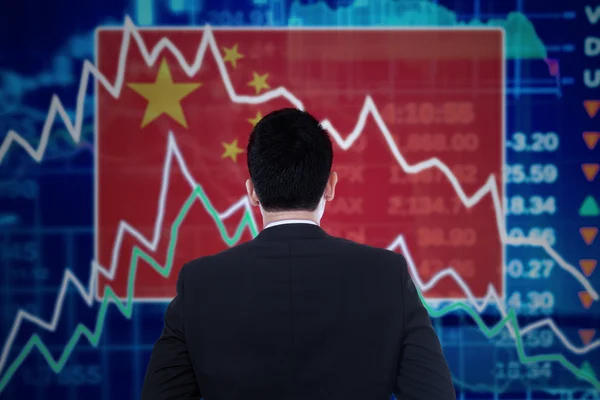 Man looking at a declining graph with chinese flag — Stock Photo, Image