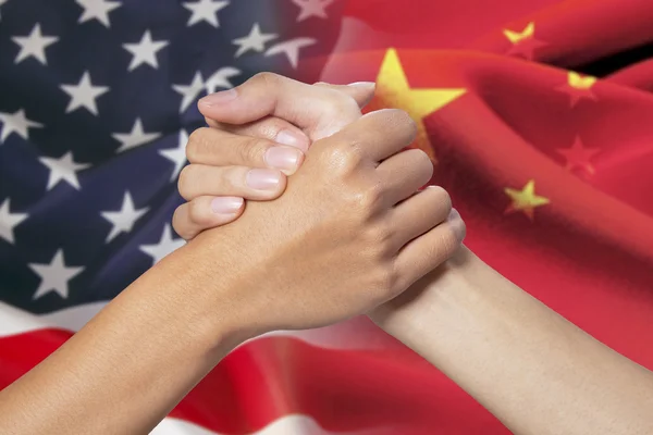 Partnership hands with russian and american flags — 图库照片
