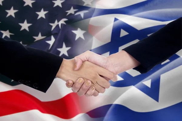La gente stringe la mano con le bandiere americane e israeliane — Foto Stock