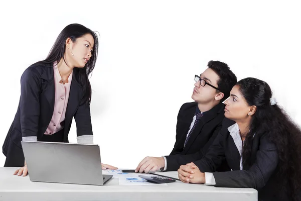 Mad entrepreneur blaming her workers — Stock Photo, Image