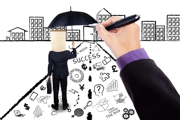 Человек с зонтиком и бизнес-каракулями — стоковое фото