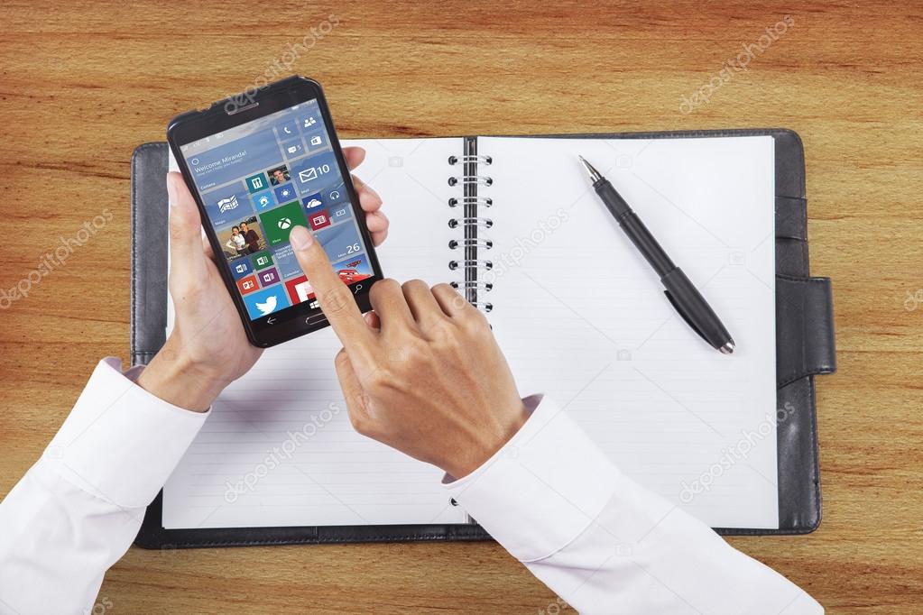 Worker using app of windows 10 on cellphone