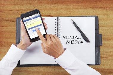 Cep telefonu ve mantık içine facebook kullanarak alt