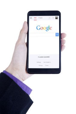 İşadamı el açın google ana sayfasında cep telefonu