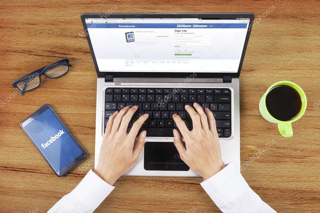 Hands Opening Facebook Login Page On Laptop Stock Editorial Photo C Realinemedia Hands Opening Facebook Login Page On Laptop Stock Editorial Photo C Realinemedia