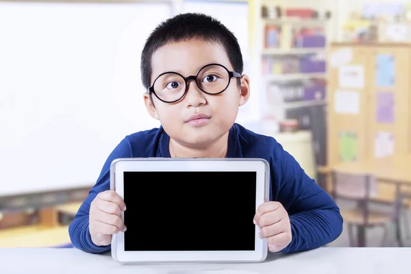 Male student holds blank tablet screen — Stock Photo, Image