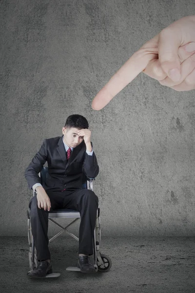 Trabajador estresante recibiendo intimidación — Foto de Stock