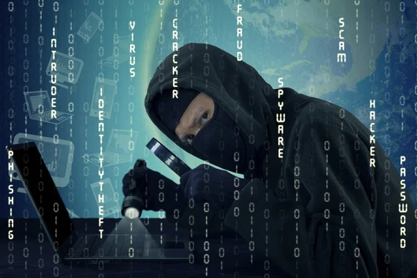 Thief looking at the camera while stealing information — Stock Photo, Image