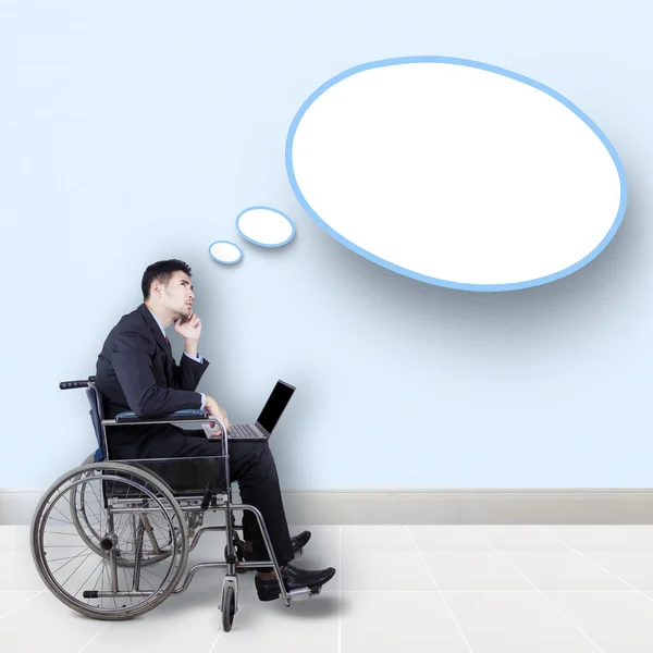 Homme d'affaires handicapé avec bulle vocale — Photo