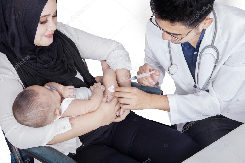 Image of doctor injecting vaccine on the baby