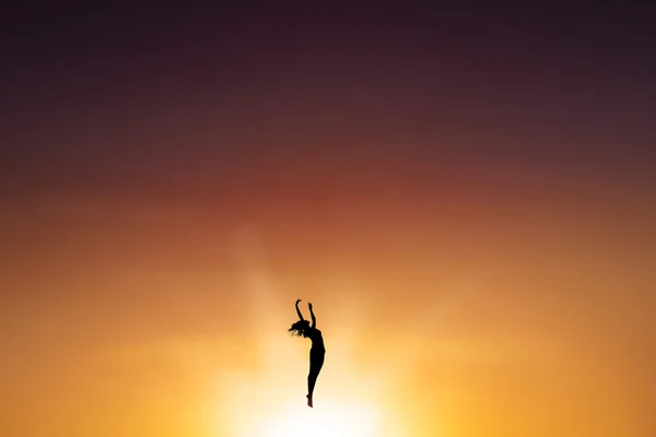 Balletdanser dansen op de lucht — Stockfoto