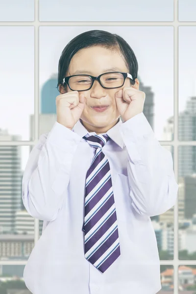 Pequeño niño fingir llorar — Foto de Stock