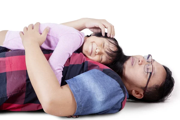 Man lying on the floor with his daughter — Stock Photo, Image