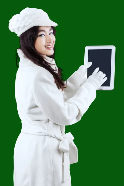 Teenage girl with tablet computer — Stock Photo, Image