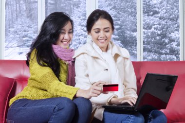Çekici kızlar evde online alışveriş