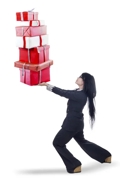 Businesswoman carrying christmas gifts — Stock Photo, Image