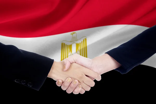 Poignée de main avec drapeau de l'Egypte — Photo
