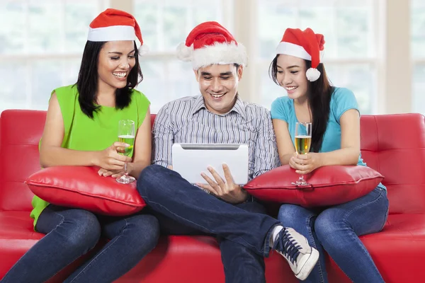 Teenager celebrate christmas at home — Stock Photo, Image