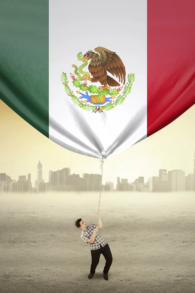 Young man drags flag of Mexico — Stock Photo, Image