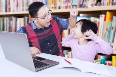 Öğretmen eğitim için bir çocuk azar