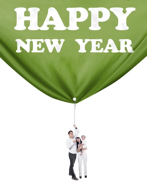 Family pulling a banner new year — Stockfoto