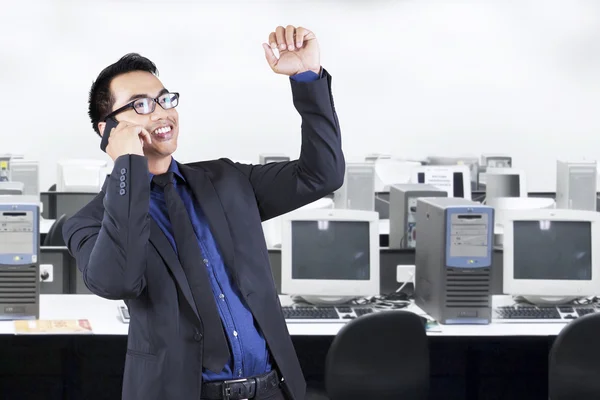 Happy businessperson talking on cellphone — Stock Photo, Image