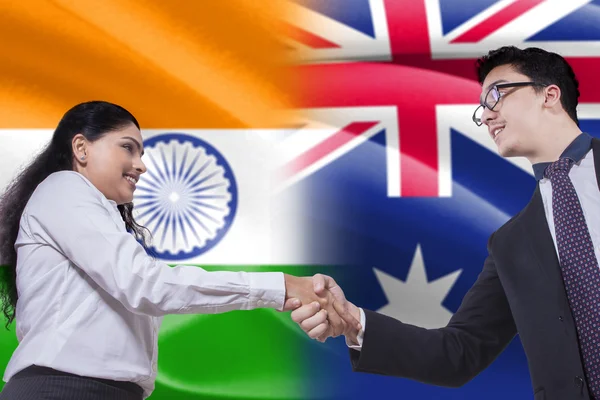 Indian woman shaking hands with Australian person — Zdjęcie stockowe