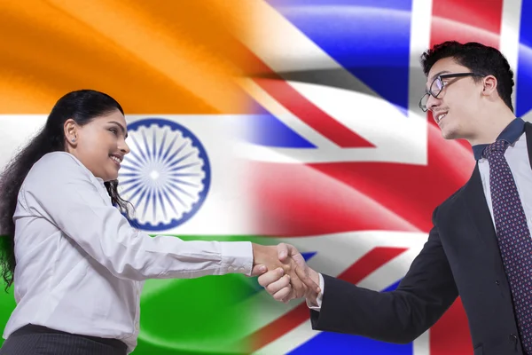 Indian woman shaking hands with British person — Stock fotografie