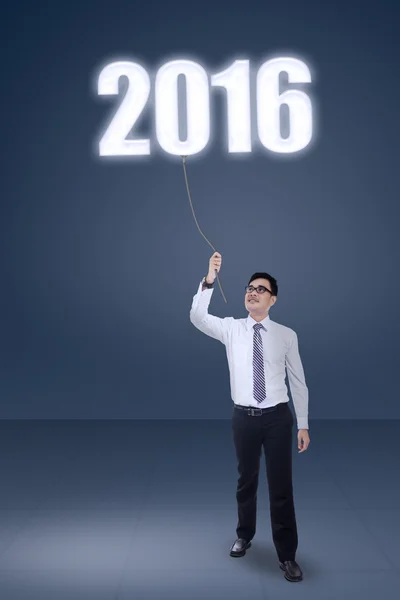 Businessman pulling number 2016 — Stock Photo, Image