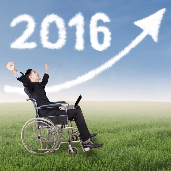 Disabled businessman with numbers 2016 and arrow — Stock Photo, Image