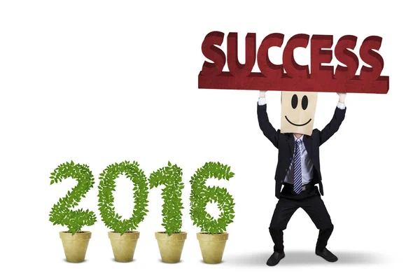 Homem levantando um texto de sucesso com números 2016 — Fotografia de Stock