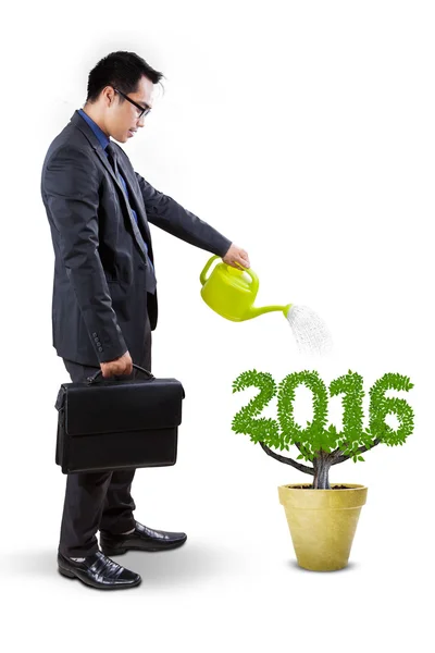 Munkavállaló a növény öntözés alakú szám 2016 — Stock Fotó