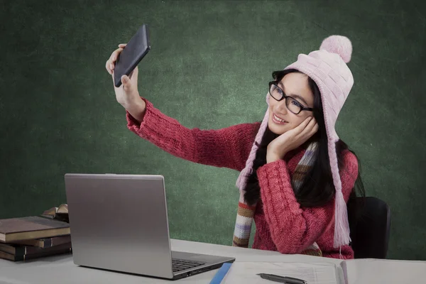 Hispanic student taking photo in class — Stock Photo, Image