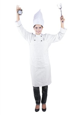 Saat ve spatula tutan kadın Şef