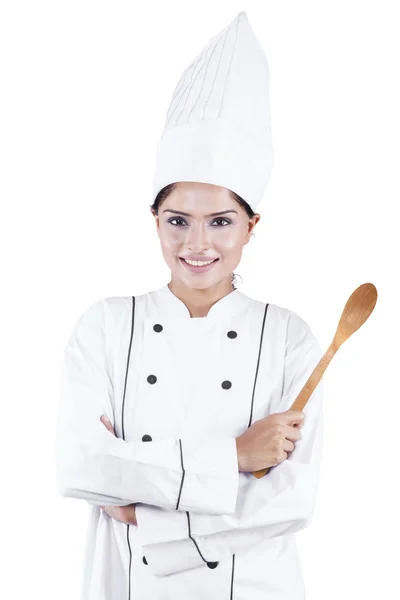 Chef indio sosteniendo cuchara de madera — Foto de Stock