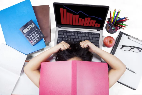 Stressful woman with declining graph — Stock Photo, Image