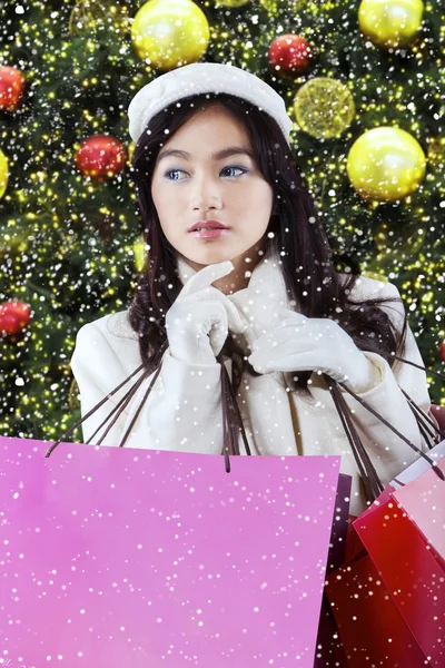 Teenage girl with christmas shopping bags — Stock Photo, Image