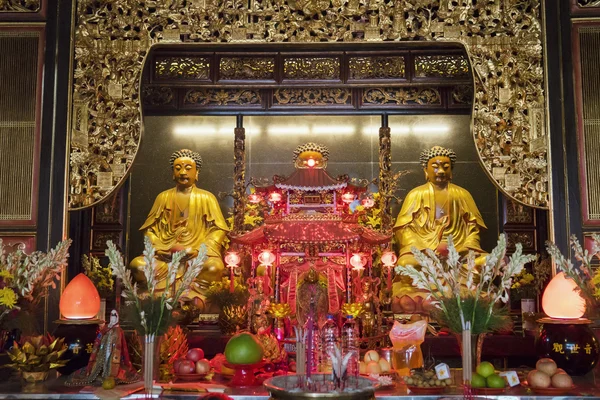 Статуи Будды в китайском храме — стоковое фото