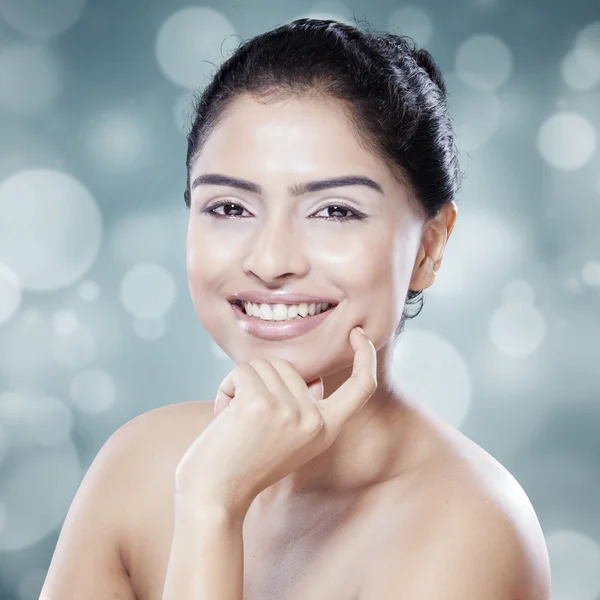 Belleza mujer después del cuidado de la piel — Foto de Stock