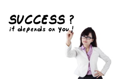 Kadın motivasyon aracı tavsiye kelime 1 yazıyor