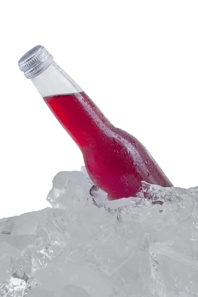 Boisson fraîche froide avec couleur rouge dans la bouteille — Photo