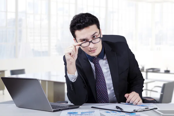 Male manager staring at the camera in office — Stock Photo, Image