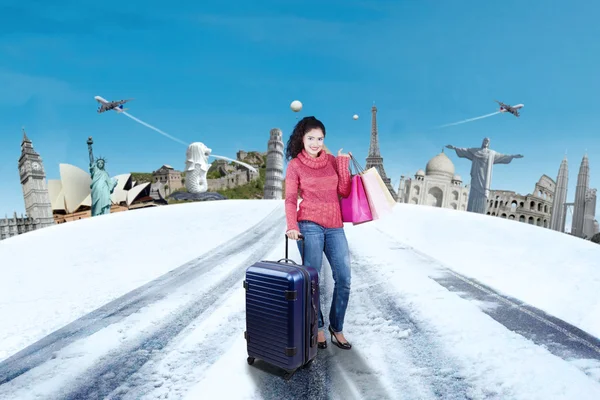 Woman Traveling to The World Monument — Stock Photo, Image