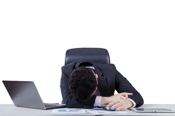 Funcionário estressado com laptop e documentos — Fotografia de Stock