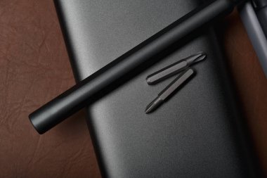 Metal tornavidalı ve değiştirilebilir bit koleksiyonlu araç kutusu, baş farklı boyutta altıgen sürücü, yüksek kaliteli tamir aletleri ve ekipmanları.