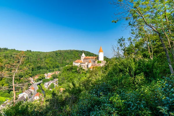 Çek Cumhuriyeti Nin Krivoklat Kalesinin Panorama Manzarası Yaz Boyunca Güneşli — Stok fotoğraf