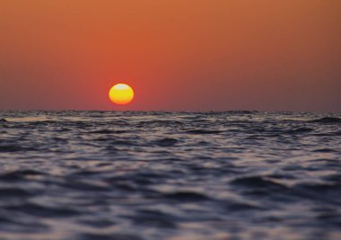 Denizde gün batımı