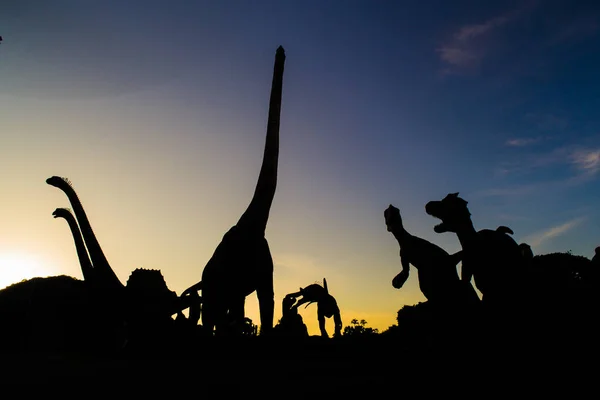 Dinossauros Silhueta Preta Fundo Céu — Fotografia de Stock