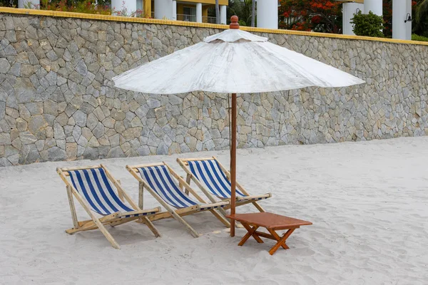 Piaszczyste Łóżko Plażowe Relaksujący Urlop — Zdjęcie stockowe